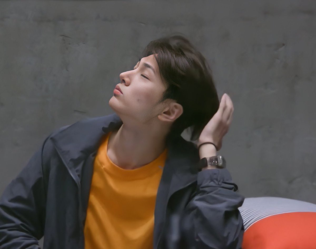 _JayBrasil's tweet photo. #OFF | Não sabia que precisava ver o Jay de laranja e passando a mão no cabelo, até eu ver ele fazendo isso! 😍🥺
©️ilandpicss
#ILAND #I_LAND #아이랜드 #제이 #JAY #iFlyWithJay #ILAND_10 https://t.co/rG6BXihmIv