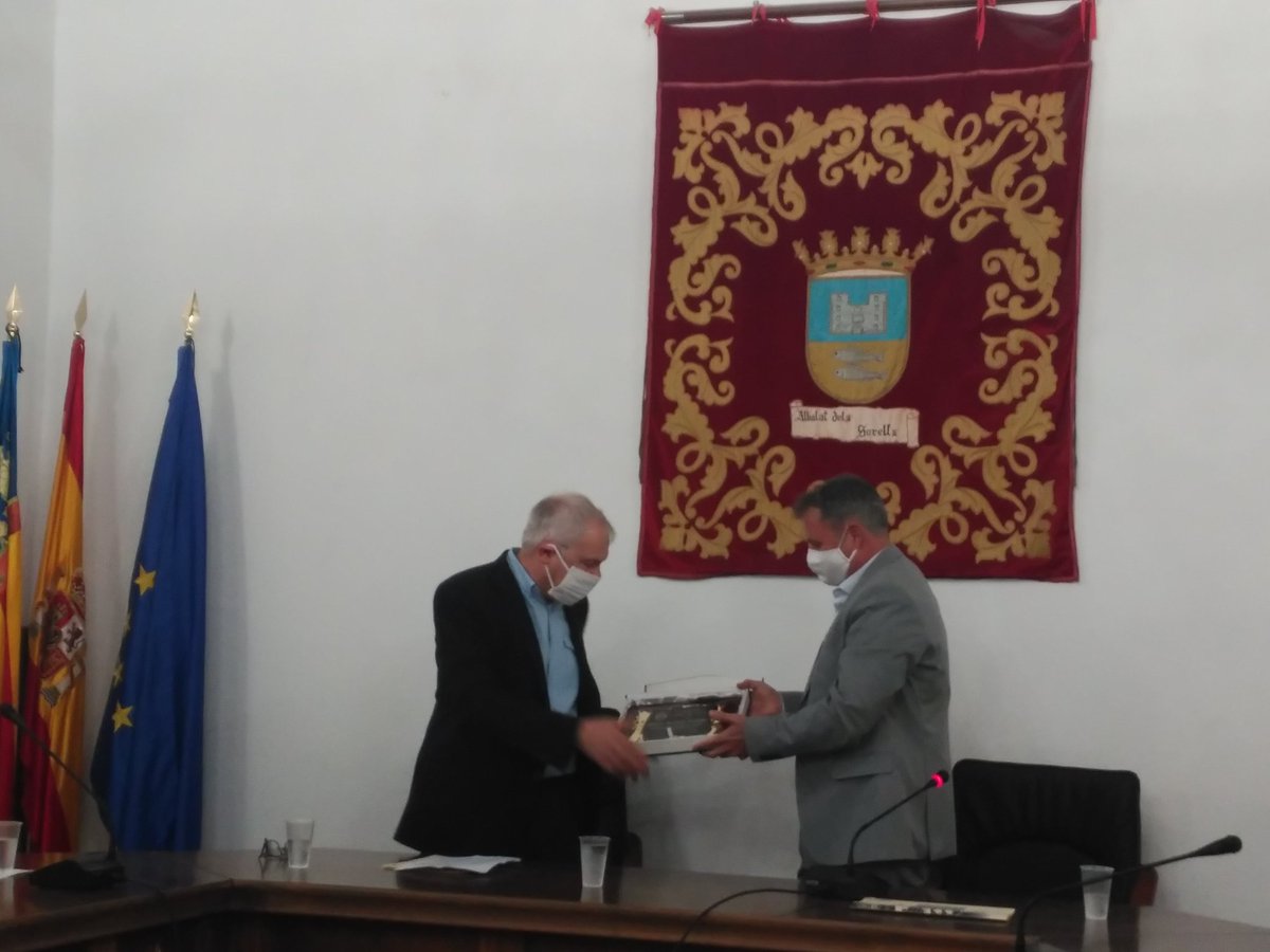 JordiRodrigoR's tweet image. Avui #4set és un dia històric al #PaísValencià pel naixement de @VicentAEstelles A ma família, també serà el dia que @AyunAlbalatSore va nomenar mon tio Mateu Rodrigo Lizondo com a cronista oficial del poble, al saló noble del seu estimat castell. #HistòriaÈsCultura