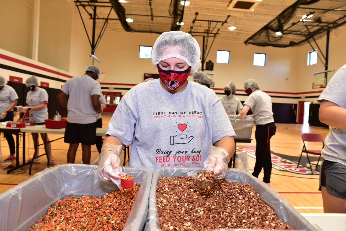 DominicanOburg's tweet photo. Our "Feed Your Soul" service project was a huge success today with students packaging 10,000 rice and beans meals for families in need.  Students worked in shifts with less than 25 in the gym at one time. Thanks to our partners @Outreachprgm  #IFedTenThousandPeople  #dostuffDC https://t.co/KA9sZX3VAm