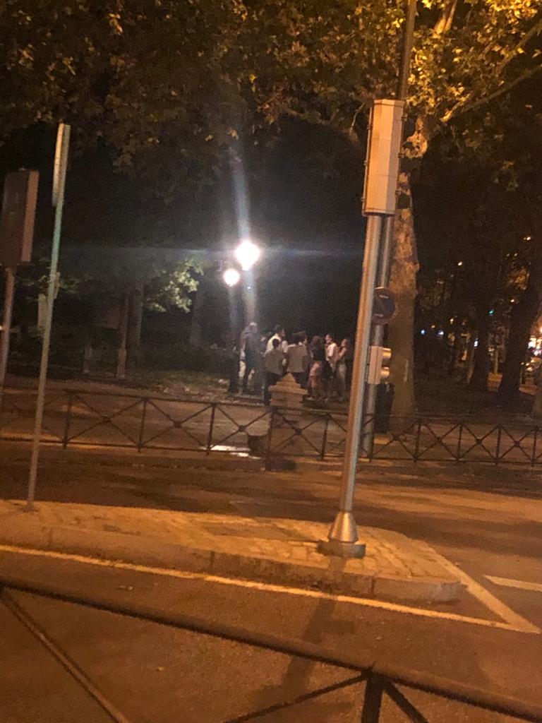 biobit4's tweet image. @policiademadrid reuniones de adolescentes de 20 personas en el Parque de Berlín sin mascarilla, sin guardar la distancia de seguridad ni nada #irresponsables.