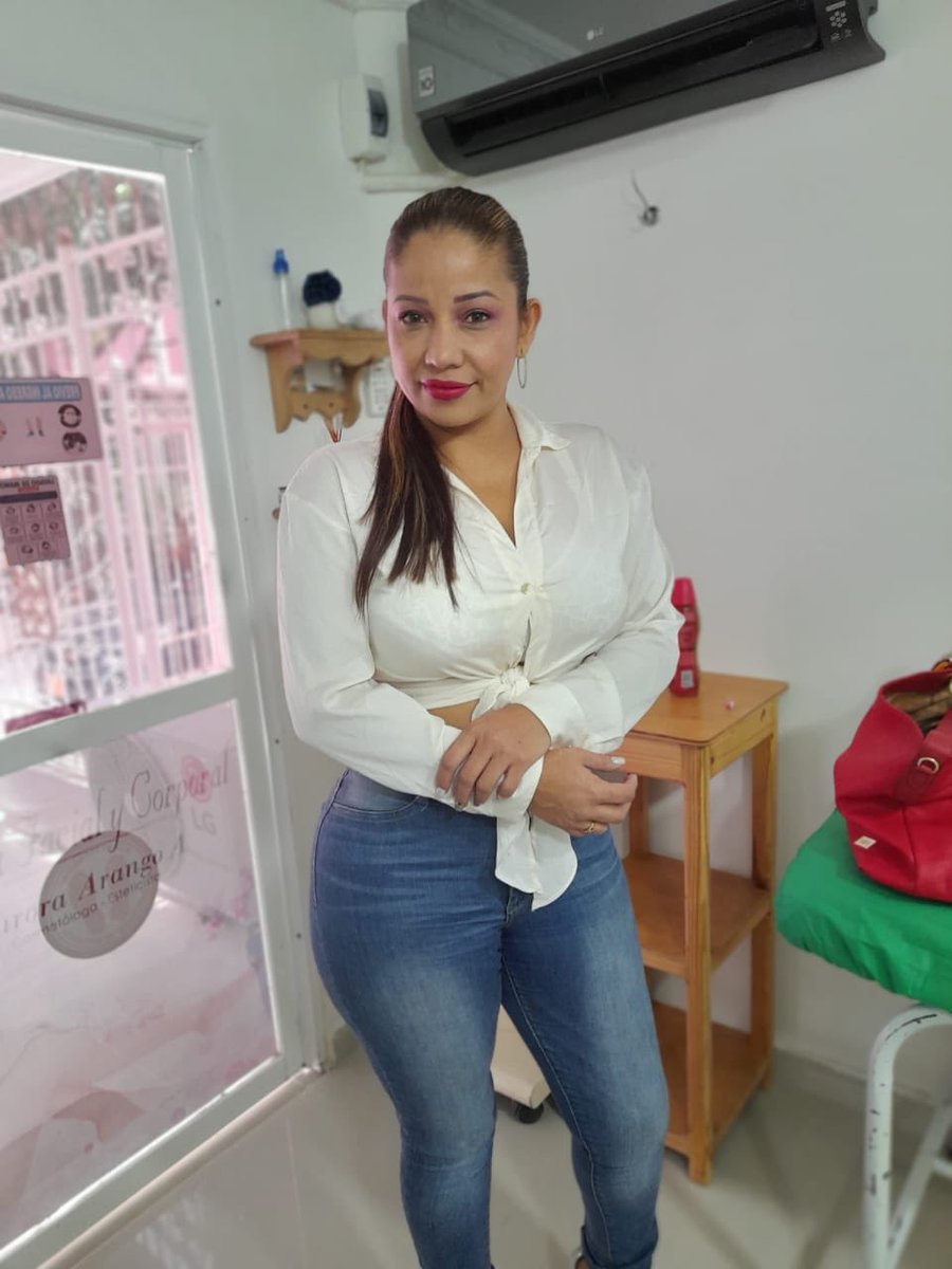 NormaVeraSa's tweet photo. Me enorgullece decir que hoy cumplo 40 años, como diría la poeta Gioconda belli: Dios me hizo mujer... https://t.co/K5q9JYX1Cb