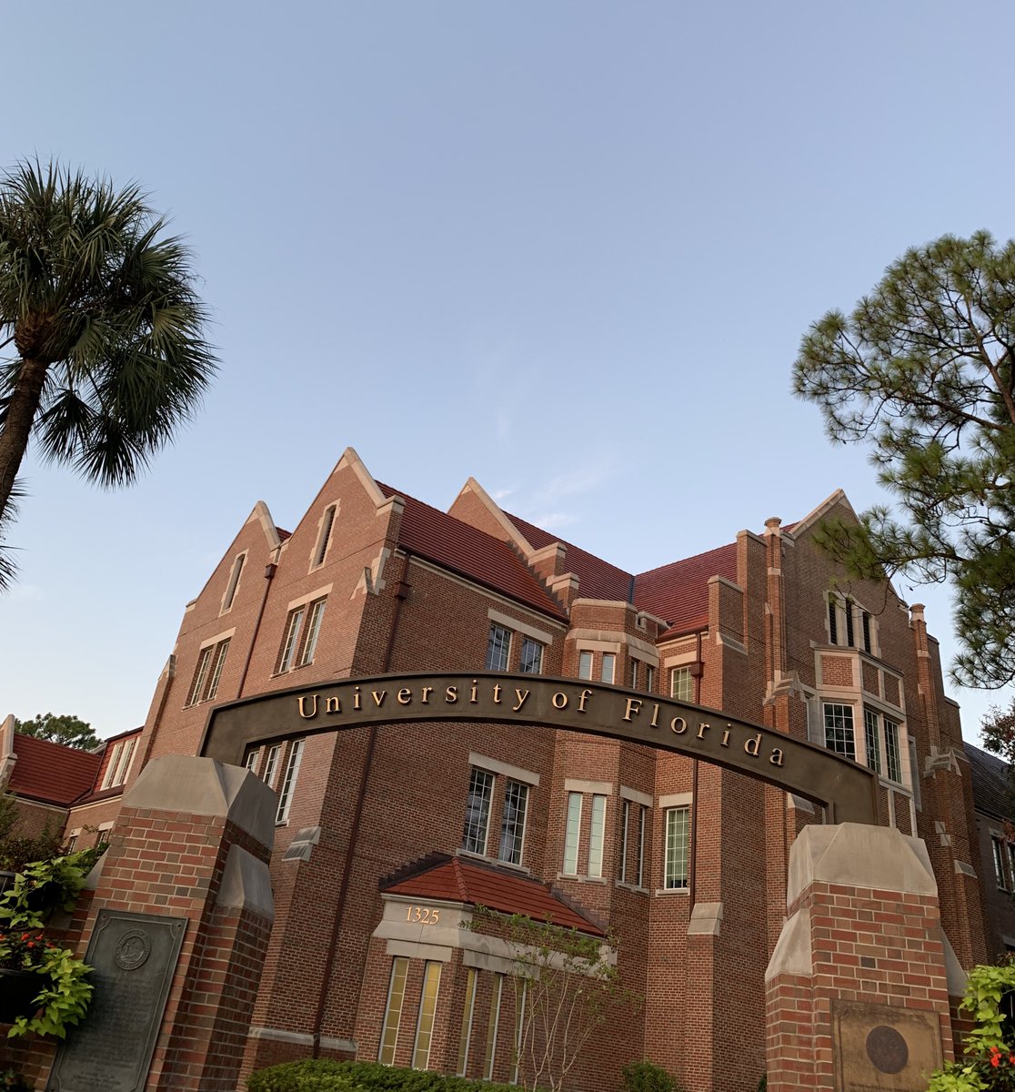 f3serious's tweet photo. Welcome back Gators!! #UF #socialscience #GoGators #scientists https://t.co/dlvr8YJc1J