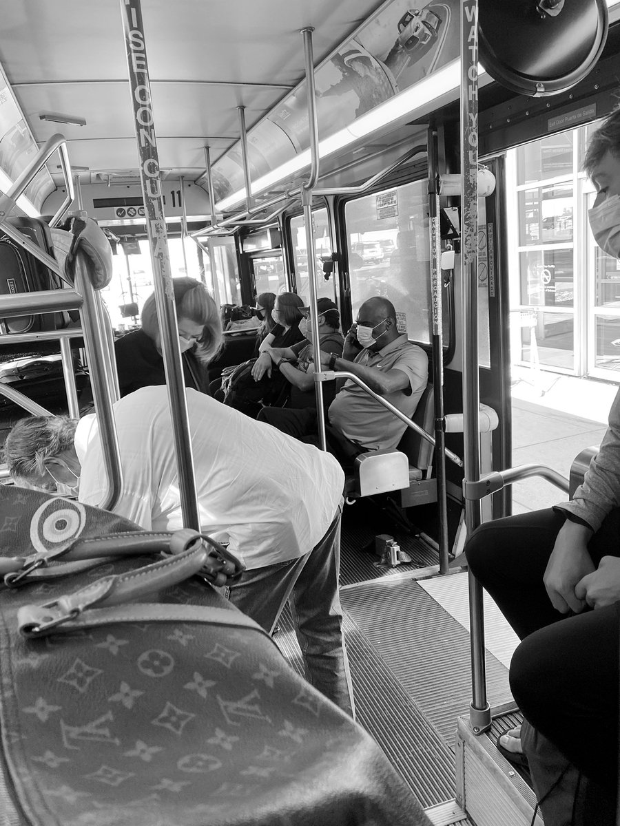 jeffreygoodis's tweet photo. Hertz Bus - Denver.  @hertz doesn’t social distance! https://t.co/UgAwQsU0Uf