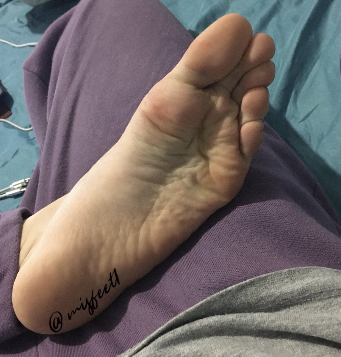 Misfeet1's tweet photo. Soles or toes?💕 Selling feet pics and videos, I do customs too💕 • feet • feetpicsforsale •feetseller • footfetish •soles •toes • arches • https://t.co/hfBnnrEK4r