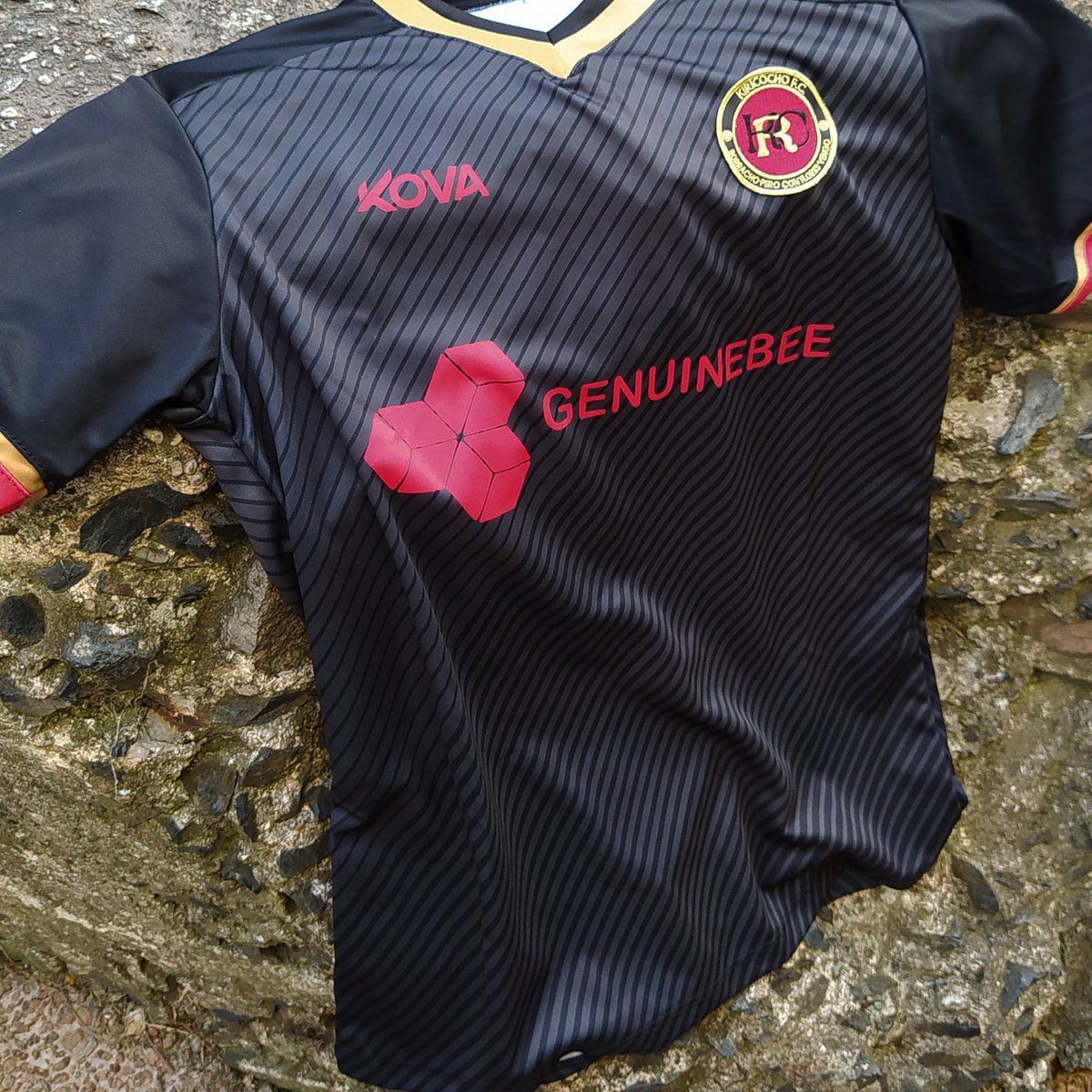 kovaUY's tweet photo. Camiseta de arquero para #kiricochoFC x #KOVA 

El pasado año el club amigo nos contó que tenian sus diseños y los querían ver echos realidad...y quedaron 💣💣💣

Diseño de @kaskogarcia
Armado @williamsb1990 https://t.co/qRLqfDLmQx