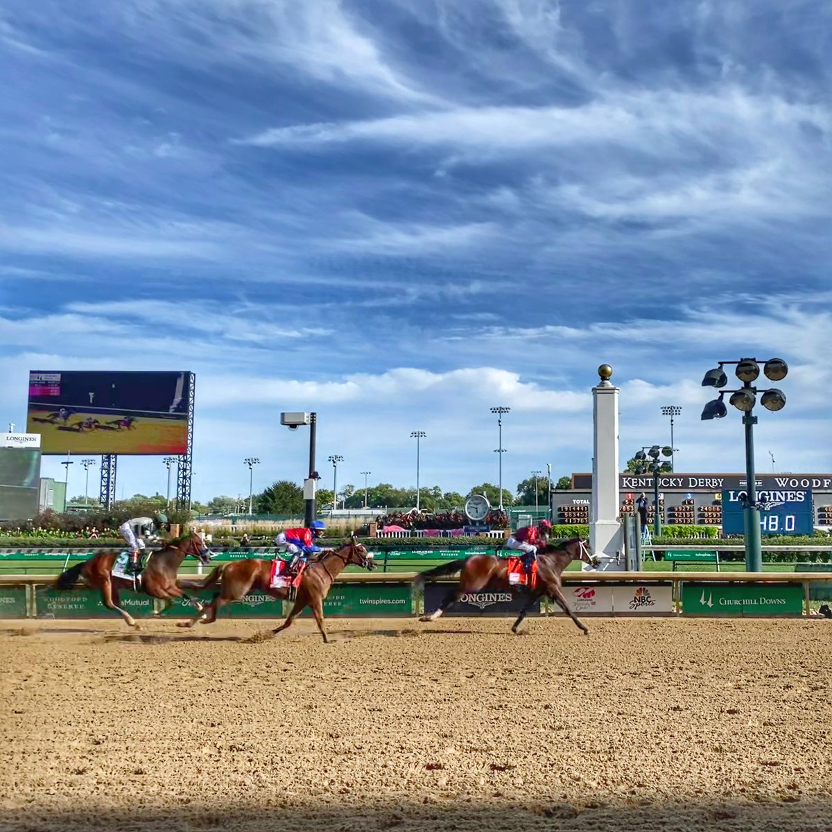 KentuckyDerby's tweet photo. Shedaresthedevil wins the Kentucky Oaks!!! https://t.co/1uJuFWrhVJ