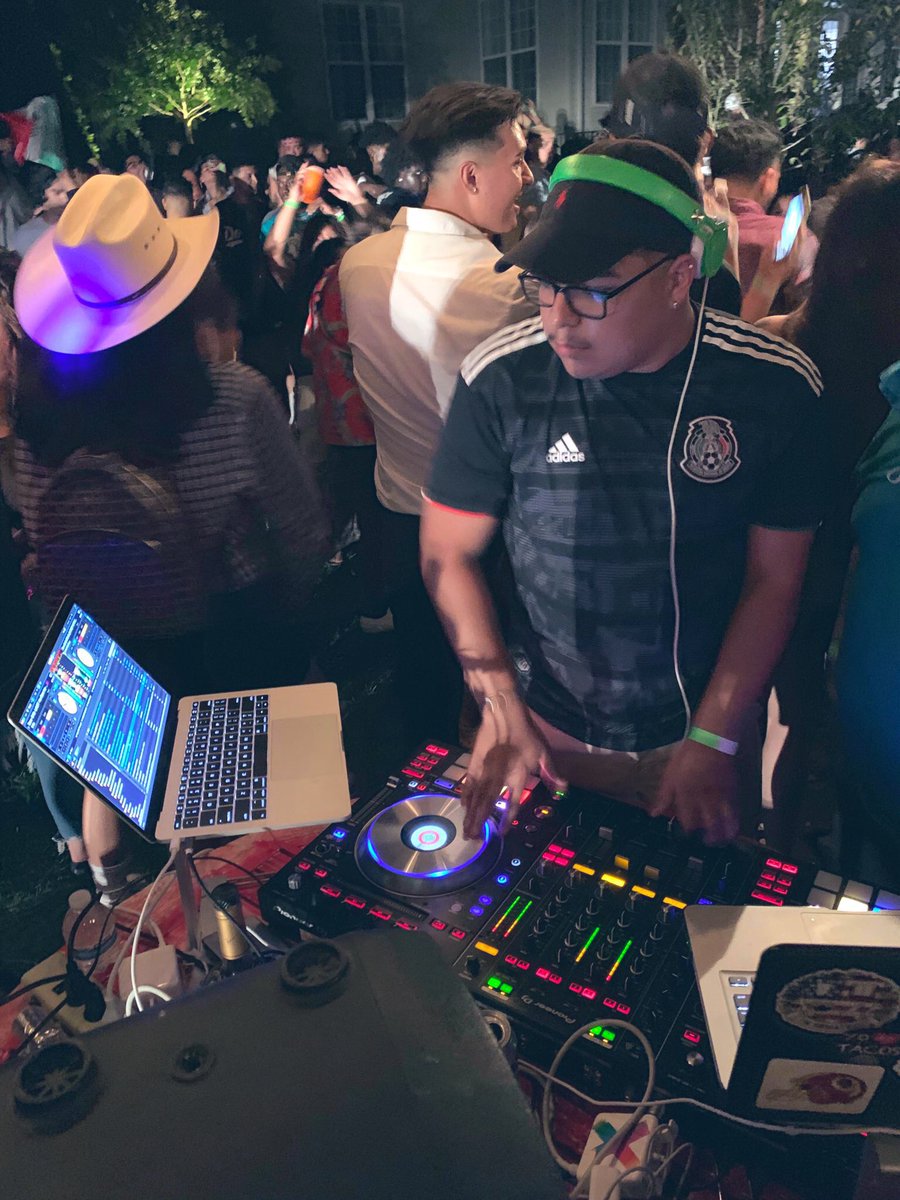 DjPonyyy's tweet photo. Today is a young kings birthday🤴🏽🥳 #partywithpony https://t.co/Fi9jbr64S0