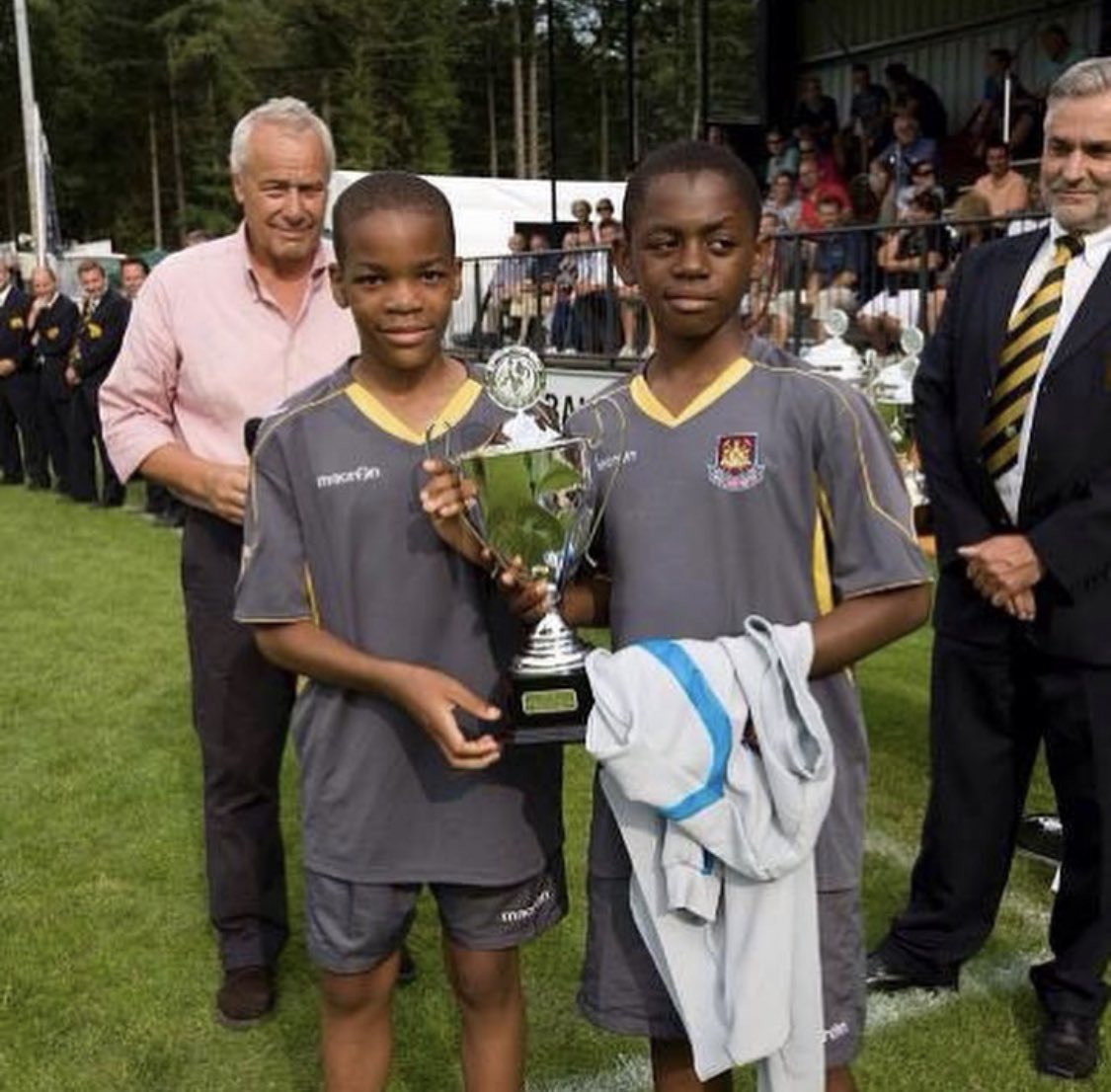 GradyDiang's tweet photo. I would like to say thank you to everyone at @westham who have helped me to develop and become the player and person I am today, since the age of 10. I will forever be grateful for the opportunity to be able to represent such a great club!
(1)... https://t.co/9WYYSxsDl8