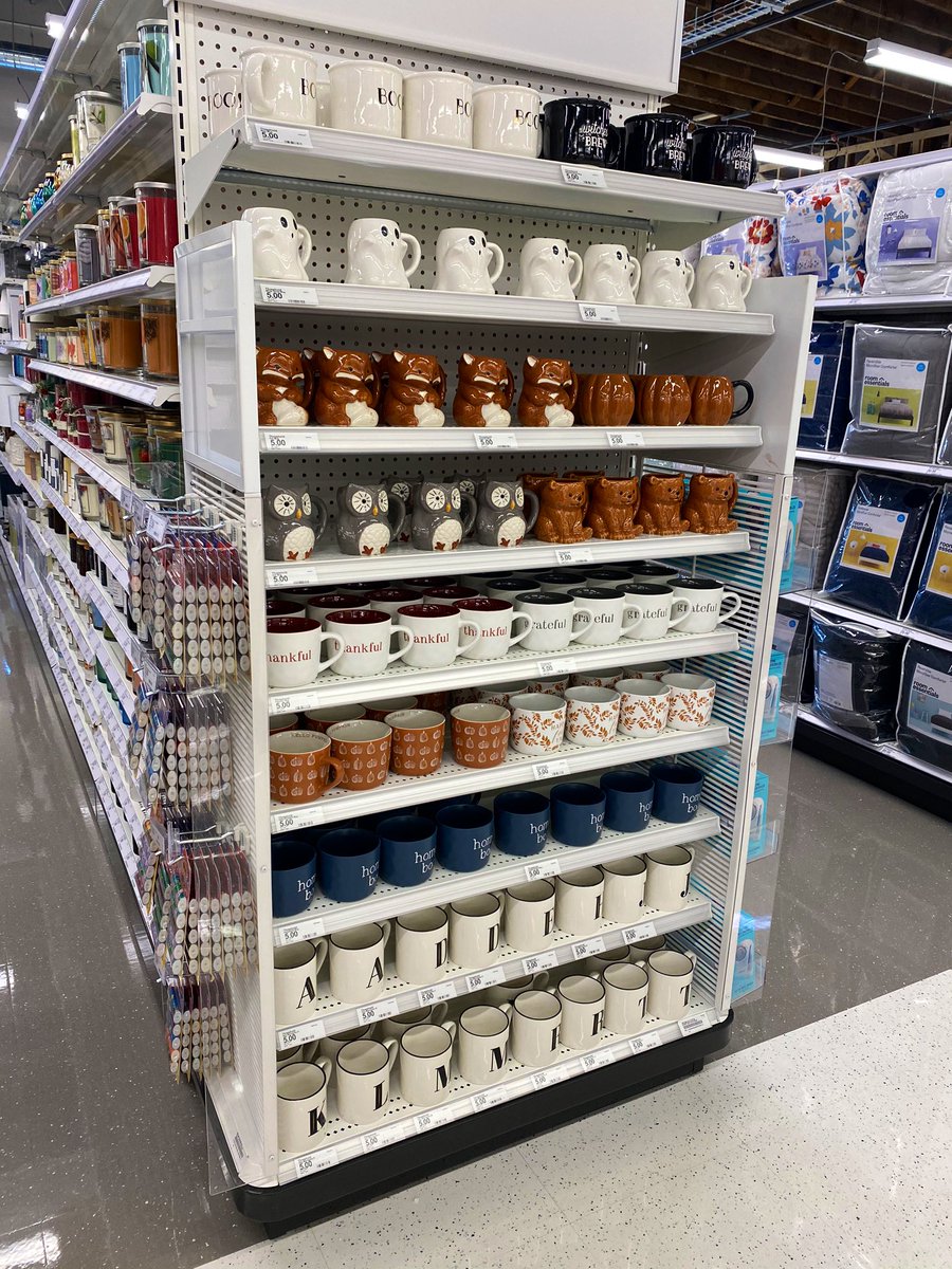 Kaitlin_Schager's tweet photo. I’m obsessed with these falls sets 🍁💛🧡🤎 #T3374 #SmallFormats 🎯 https://t.co/AHbkJ6rCg6