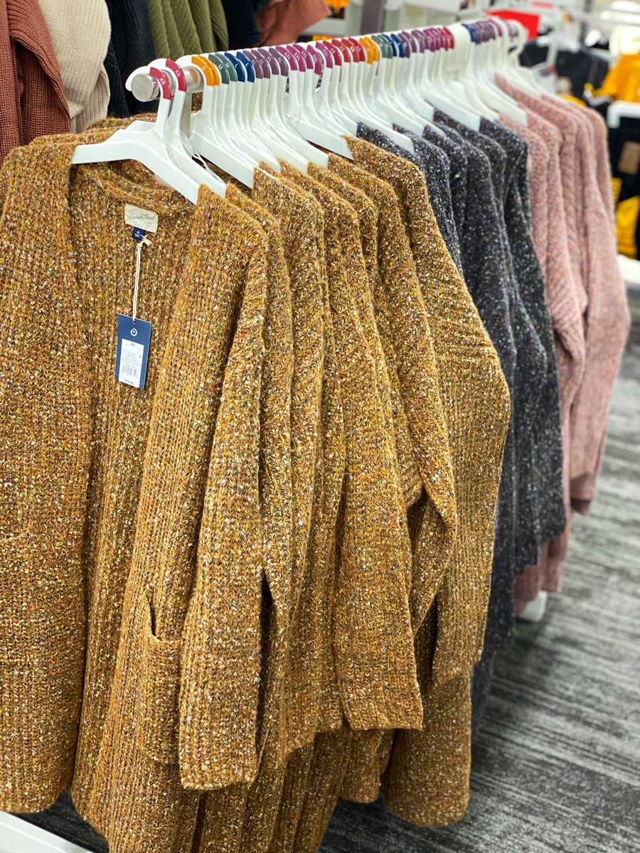 Kaitlin_Schager's tweet photo. I’m obsessed with these falls sets 🍁💛🧡🤎 #T3374 #SmallFormats 🎯 https://t.co/AHbkJ6rCg6