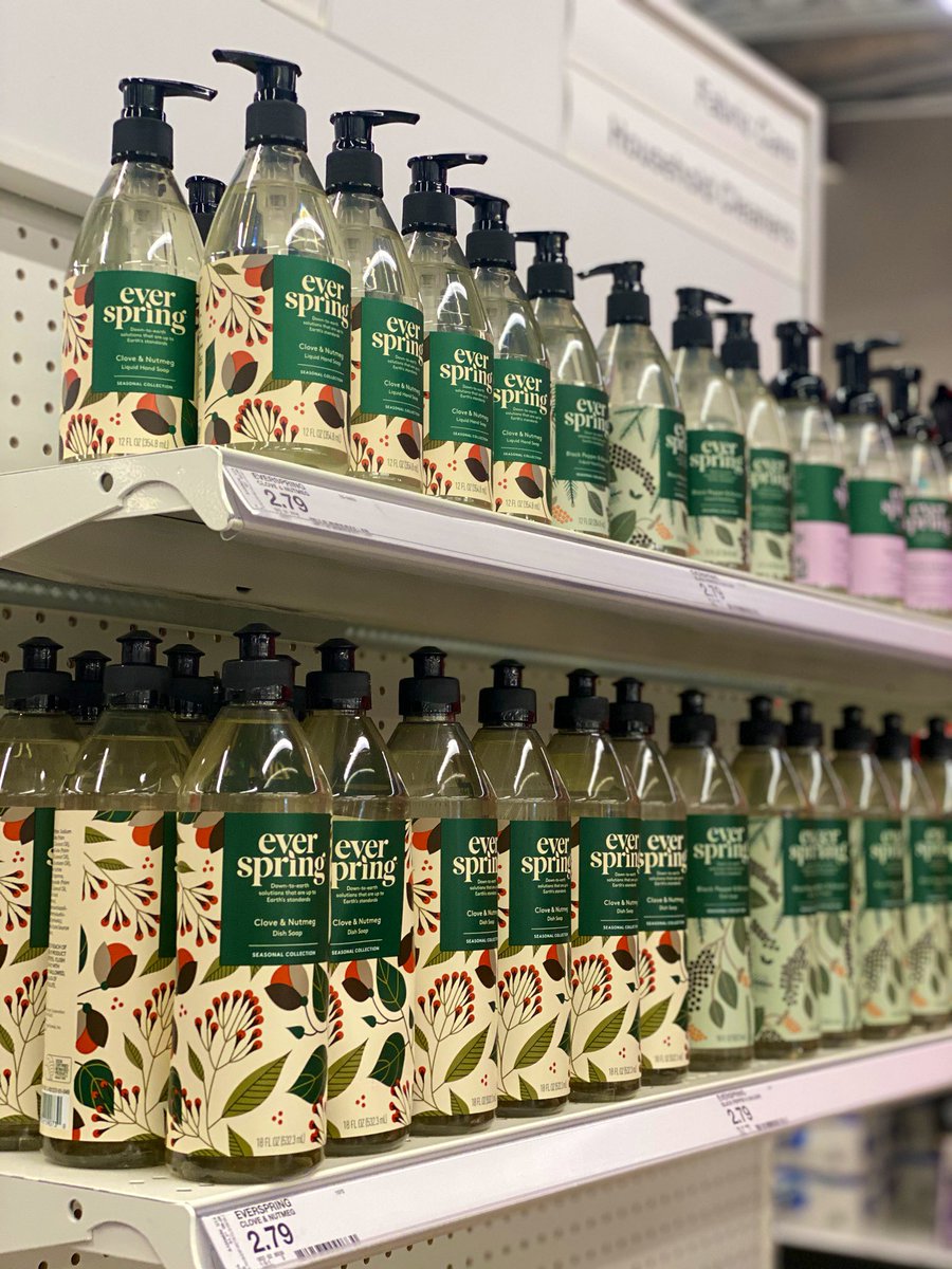 Kaitlin_Schager's tweet photo. I’m obsessed with these falls sets 🍁💛🧡🤎 #T3374 #SmallFormats 🎯 https://t.co/AHbkJ6rCg6