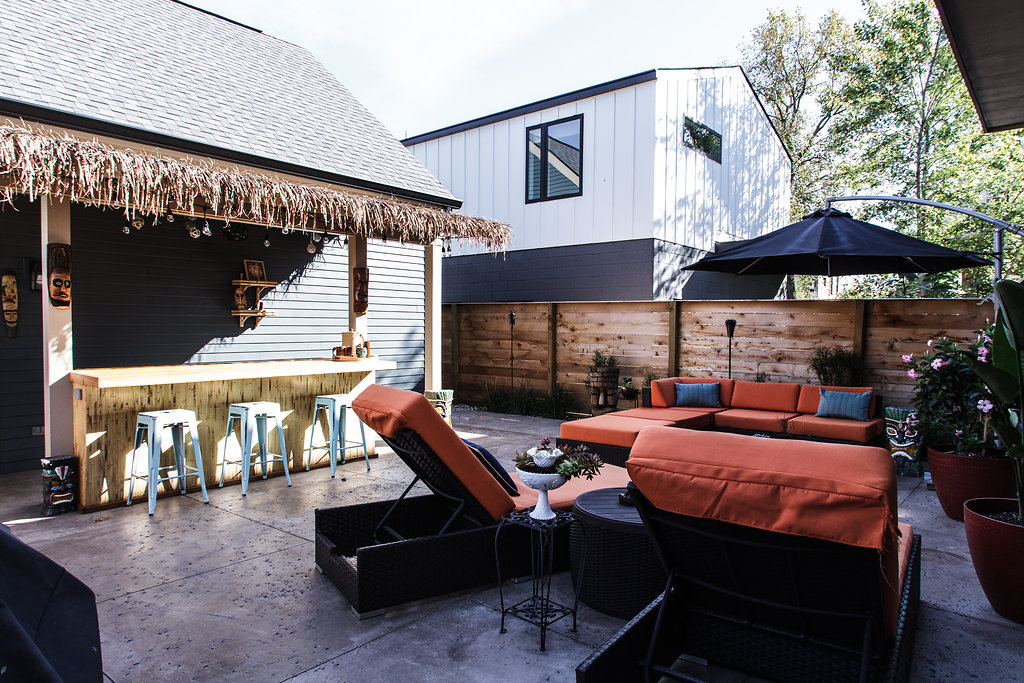compendium317's tweet image. It&apos;s a holiday weekend! Who&apos;s spending all of their time on the back patio over the next several days?  🤚

#compendiumgroup #holidayweekend #timetoparty #backyardparty #breakoutthegrill #backyardgoals #downtownliving #indianapolis #indy