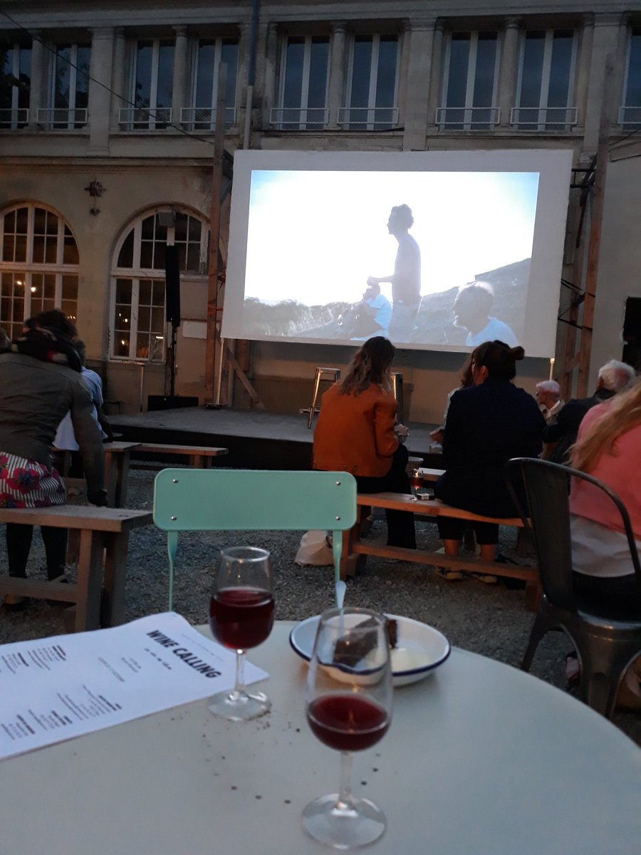 CelineChanas's tweet photo. Soirée #vins nature et #cinéma avec @ClairObs et #theroof #festivalfoudre à #rennes avec #WineCalling
https://t.co/JQhsbLw00Q https://t.co/drTQSBywaR