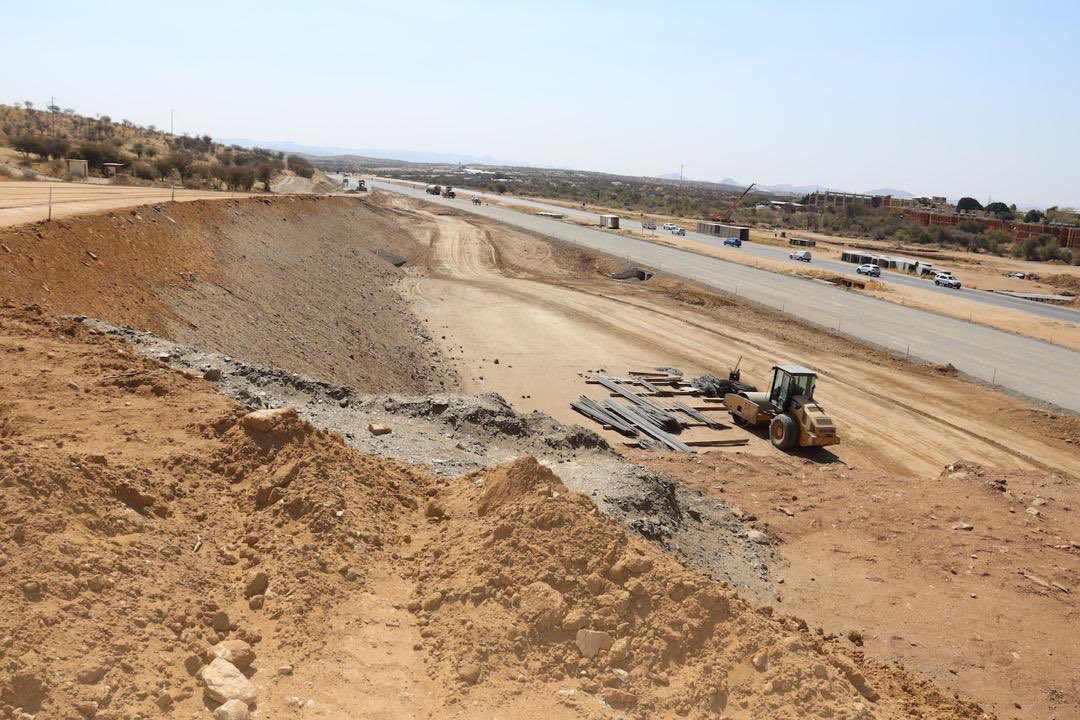hagegeingob's tweet photo. Investments in infrastructure create jobs, enable economic activity and growth. I carried out an inspection of progress made on the Dual Carriage Roads to HKI Airport and Okahandja. I am pleased with progress made and look forward to completion of these roads in the near future. https://t.co/ii4OWE8tXS