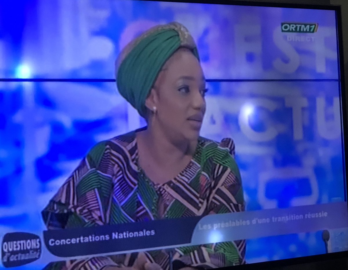Binta_Traore's tweet photo. Good job @Poulodebo for your excellent propositions. #YALI “Africa needs strong institutions not strong man” #USPresident Barack Obama. https://t.co/dYownzYJWA