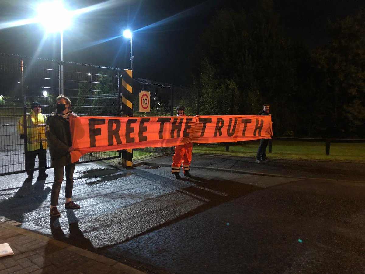 Breaking: Activists from Extinction Rebellion Glasgow are also holding a protest at Newsprinters, Eurocentral in Holytown near Motherwell to disrupt the distribution of  @ScottishSun newspapers tomorrow.  #FreeTheTruth  #ExtinctionRebellion