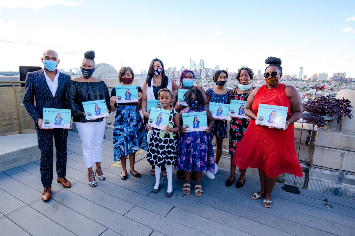 OnPoint24_7's tweet image. #FBF Celebrating the living legend @TheRealLadyB last weekend with our @PHLschools students - authors and illustrators of Lady B: The Godmother of Hip Hop.  #whatlimits #SDPproud #PHLed 📷: @SanBPhoto @NYFUSA