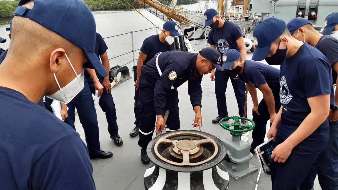 armada_ecuador's tweet photo. #Guayaquil| La Escuela de Grumetes "Contramaestre Juan Suárez" realizó su segundo periodo de prácticas pre-profesionales abordo de las Unidades de la Escuadra Naval, como parte de la formación que caracteriza al futuro marino de la @armadaecuatoriana | #ESGRUM #CODESC https://t.co/W98Wwr0Pf7
