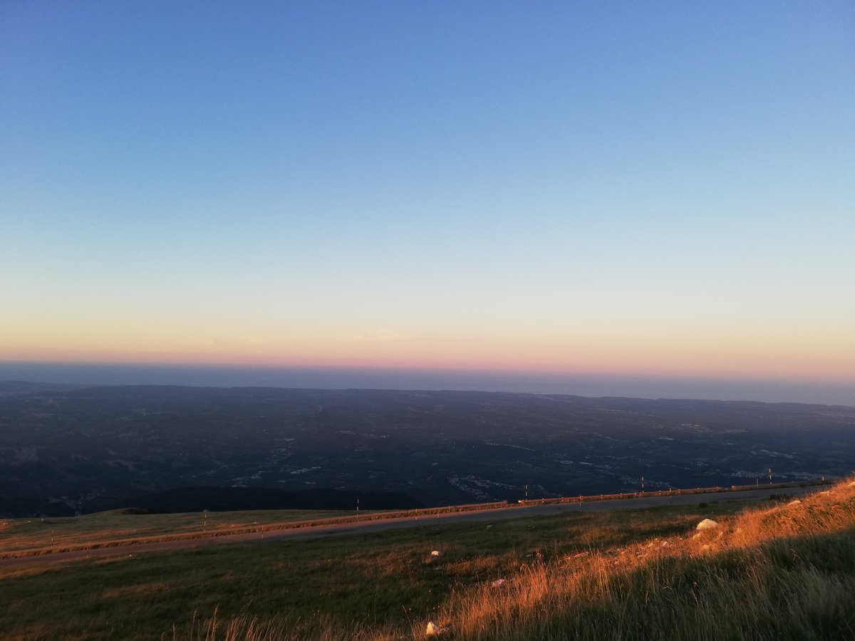 classediferro's tweet photo. Buonanotte e sogni belli.
#Abruzzo
#vistamare
#cornogrande #cornopiccolo
#rifugiopomilio https://t.co/i0WZ37dcAo