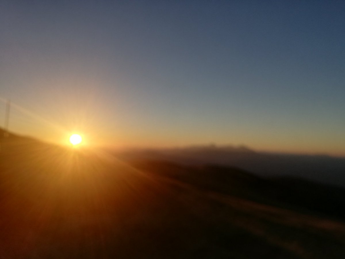 classediferro's tweet photo. Buonanotte e sogni belli.
#Abruzzo
#vistamare
#cornogrande #cornopiccolo
#rifugiopomilio https://t.co/i0WZ37dcAo