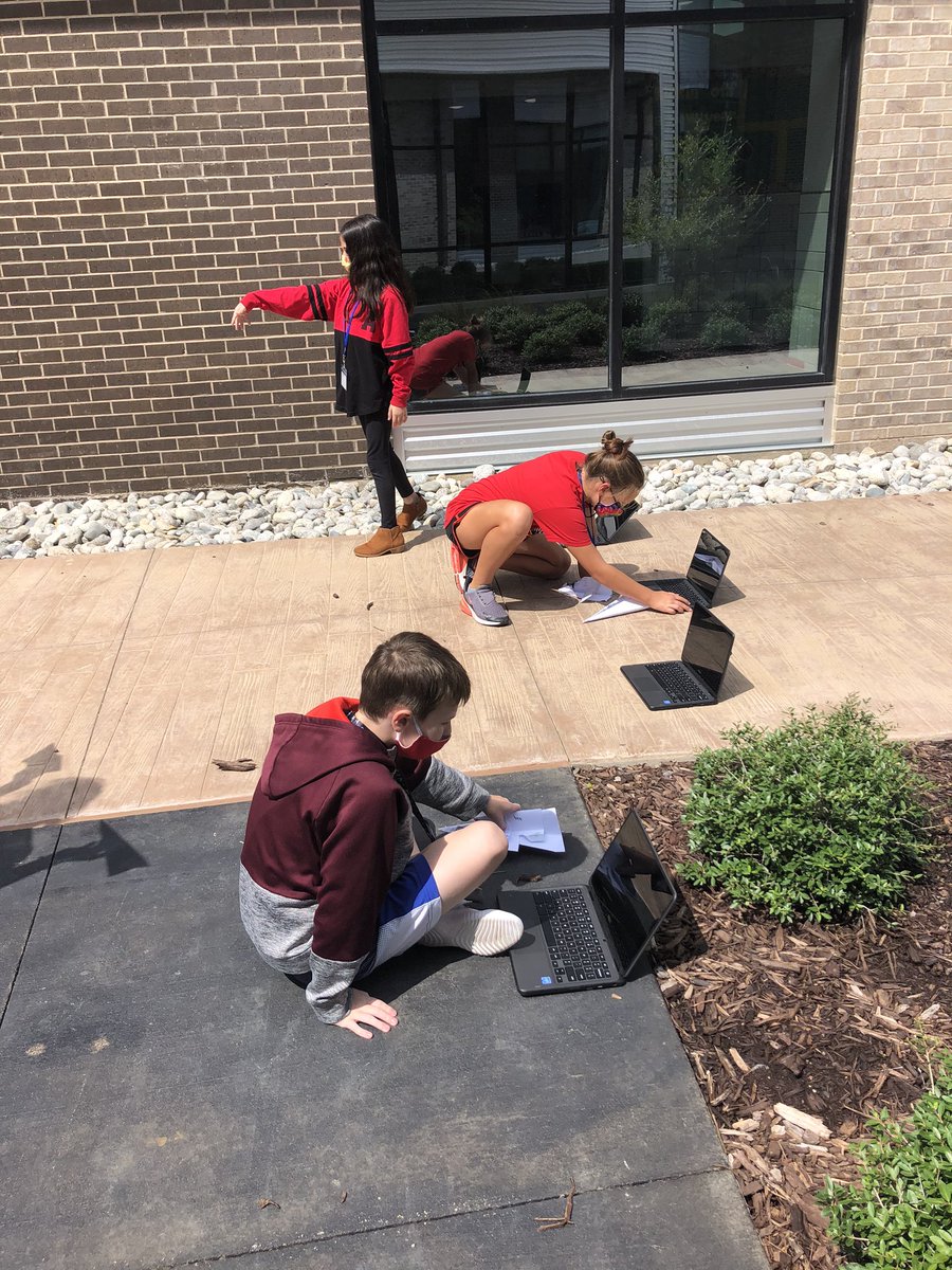 ms_kappen's tweet photo. Gosh I love the excitement my 5th graders have for learning! We were able to learn about the scientific method by conduct an investigation about paper airplanes today #FunFriday #FunInFifthGrade #ArgyleEagles https://t.co/EfDhNPaaJv