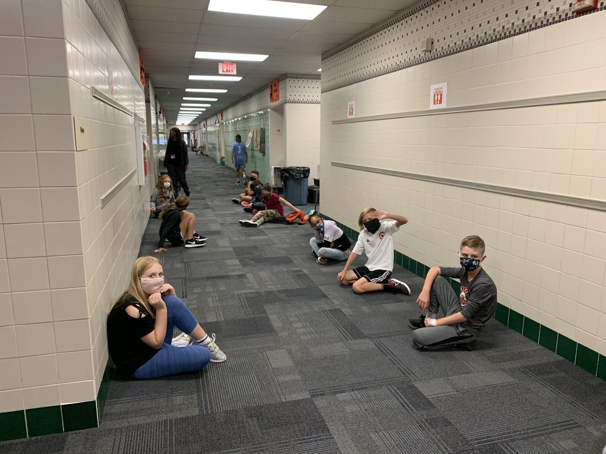 WertzsClass's tweet photo. We are learning a lot of new routines for school this year, including social distancing for bathroom breaks. It went so much better once everyone had their own place. ⁦@NH_Elementary⁩ https://t.co/ek6lm7k60X