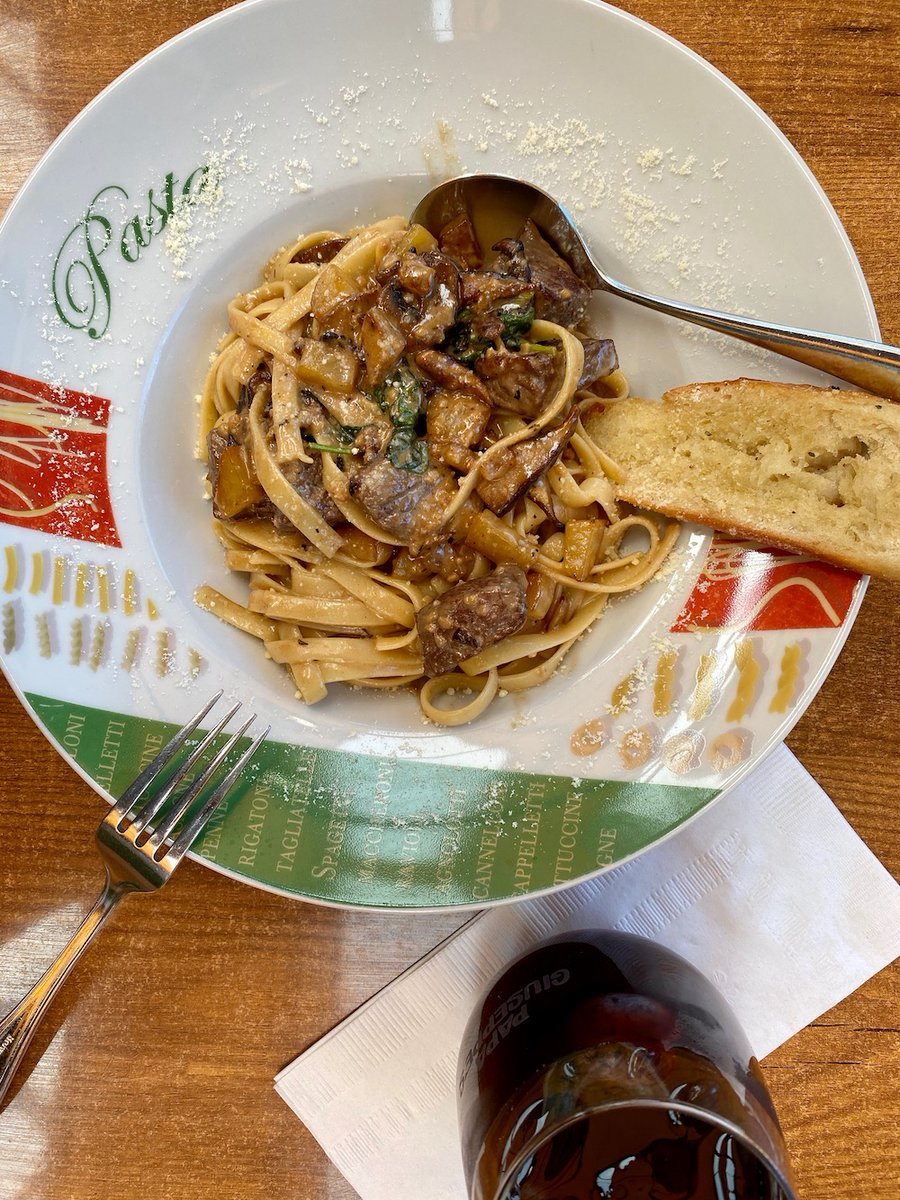 At Papa Giuseppe’s we know exactly how to satisfy. Enjoy Port Credits notorious pasta spot. We’re featuring beef stroganoff and lasagna all weekend long! We hope you can enjoy the weekend with us😊