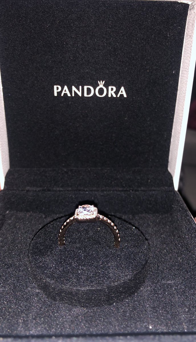 sandrula / GOW era 🧡 tweet media