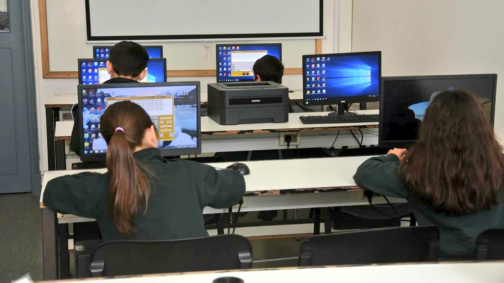 Inst_EDUSchool's tweet photo. Terminamos una semana de intenso trabajo!
#eduschool https://t.co/r3KYWDkm7s