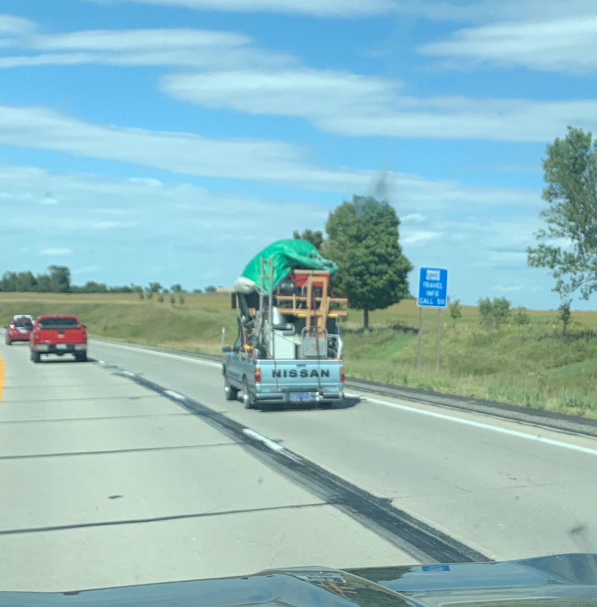 BJSchaben's tweet image. Not sure but I think there’s a DOT violation of some sorts with this 🤷‍♂️