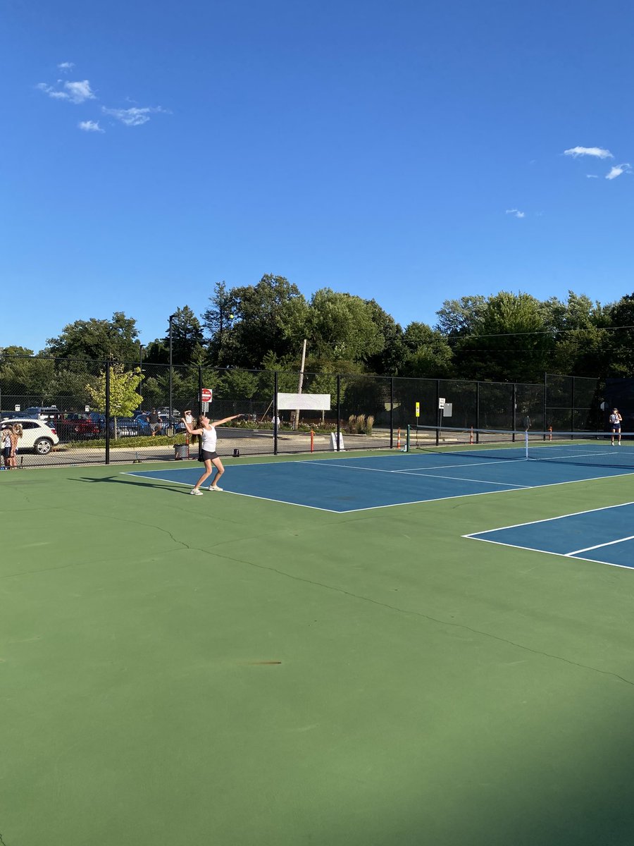 KateRYork's tweet photo. ⁦@LoyolaAcademy⁩ Frosh/soph No 1 singles player Ellie battles NT in tie breaker. Go Ramblers!!! ⁦@LAGoRamblers⁩ https://t.co/q2kGhuvbE8