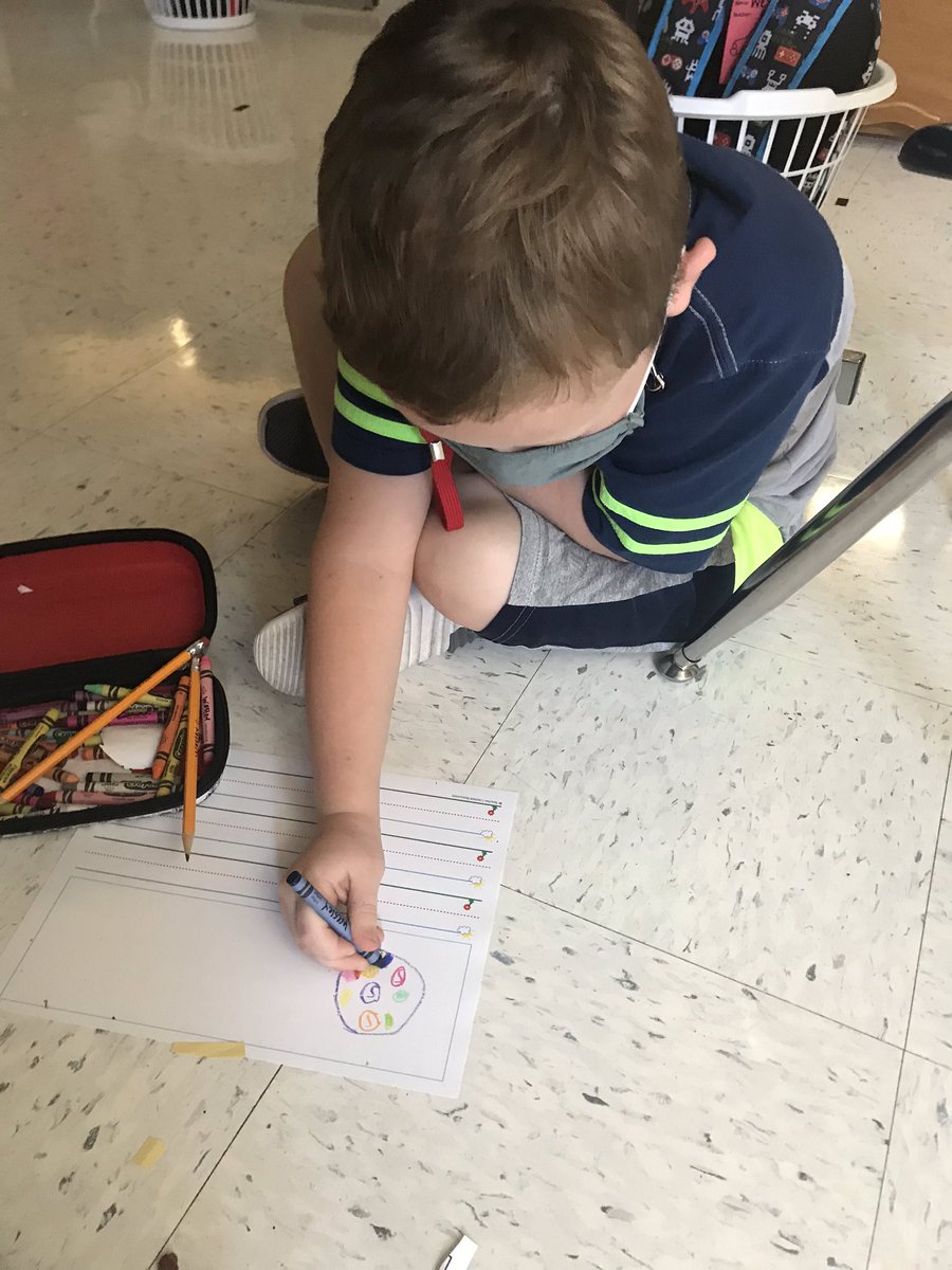 amanda_aidnik's tweet photo. Kinders loved learning about the scientific method during an experiment with skittles. We asked questions, made predictions, observed, and recorded our findings. @Mill_Creek_ISD #millcreekproud #isdstrong https://t.co/LWJYSA4cRk
