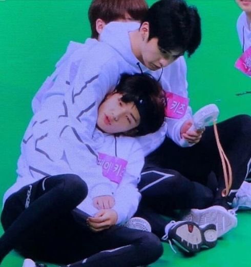 hyunjin likes cuddles