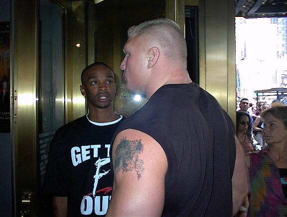 MrCAPerry's tweet photo. @danjohnny5 @DSpenceCantLose Thought I would share this pic I found. I took this pic while leaving a Hulk Hogan autograph signing at WWF New York in 2002. Brock Lesnar blew passed everybody and kept saying ,"I just want to get something to eat" #gnetworked #wwe #BrockLesnar https://t.co/18StPKsSUp