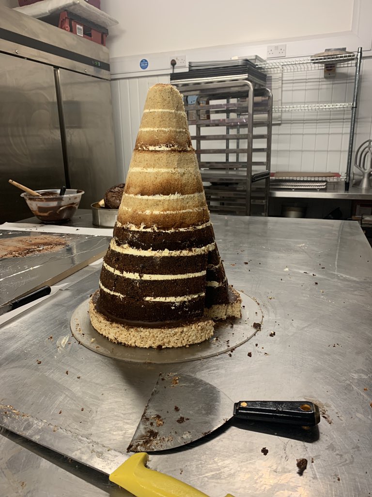 DaisyB2001's tweet photo. Oooh what’s it going to be?! #cake #cakesculpture #daisybcreations https://t.co/BKHi8YMgGu