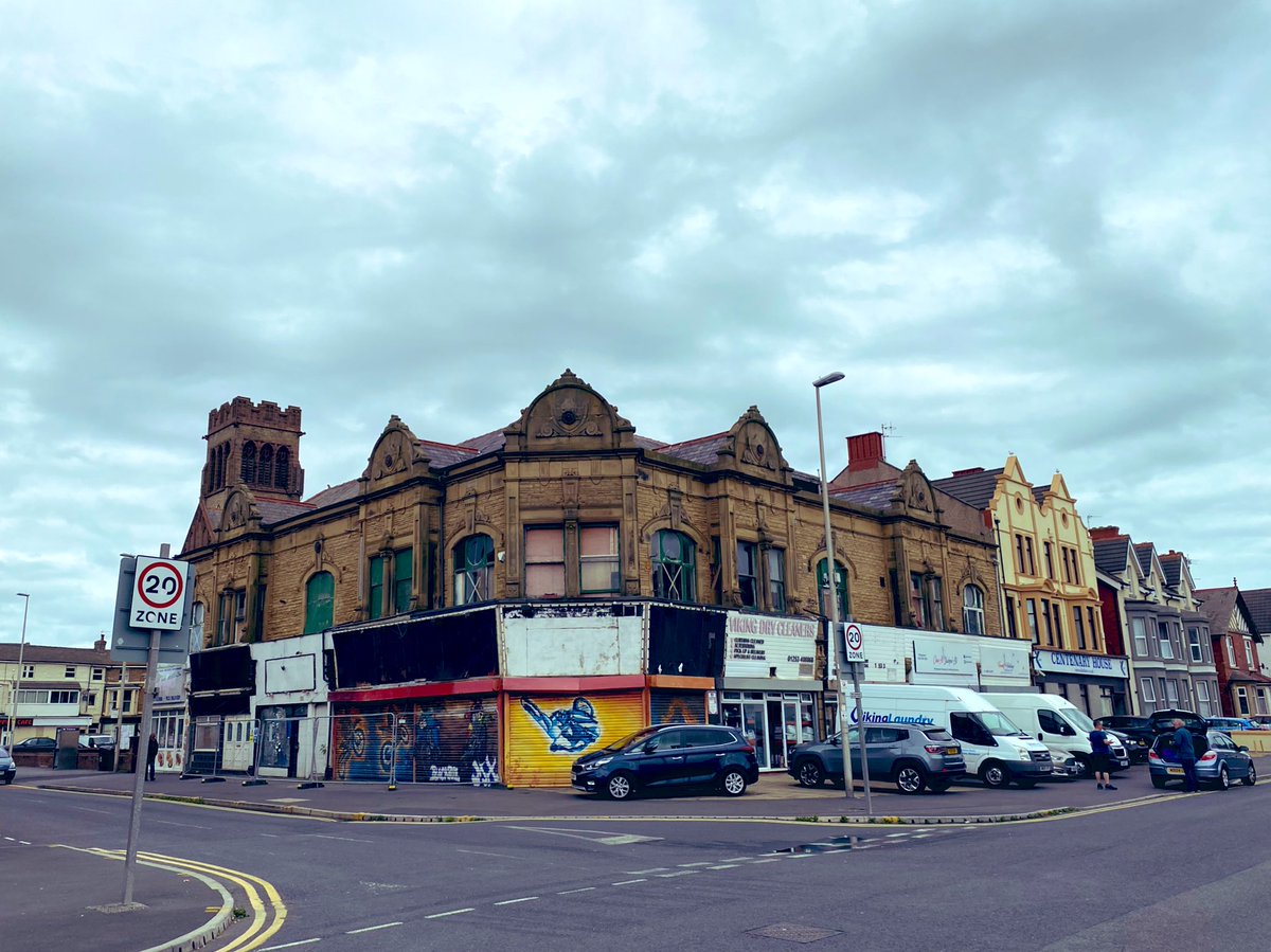 Then I went to Blackpool, Lancashire, for my first time.I immediately fell in love with it.It’s my Werner Herzog full mode in UK, with a pinch of Alan Sillitoe.I was just mesmerised by Blackpool immense heavenly decadence. #staycation  #viaggioinuk  #uktour  #britishtour 