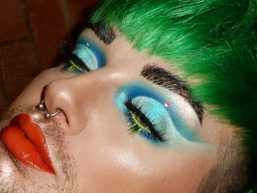 Using the new Monochrome Mini Palettes from <a href="/ObsessionLDN_/">Makeup Obsession</a> 
.
.
OCEAN BLUES 🌊 🌊 
#gifted
.
.
[makeup to match my shirt 🙊]