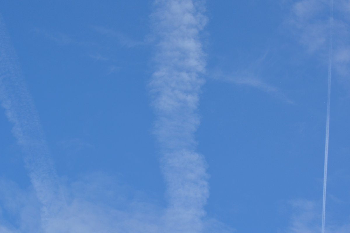 marie_kayali's tweet image. 6 UNKNOWN ORB OBJECTS #UFOSIGHTING  #UFOUK #UNKNOWNOBJECT