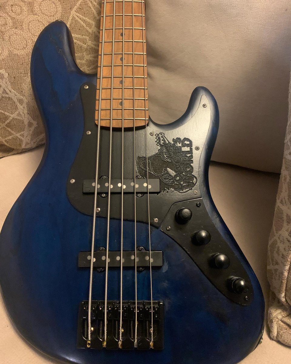 world_boogie's tweet photo. Modified my bass guitar tell me what u think!!!!!! https://t.co/t0JftaHXa9
