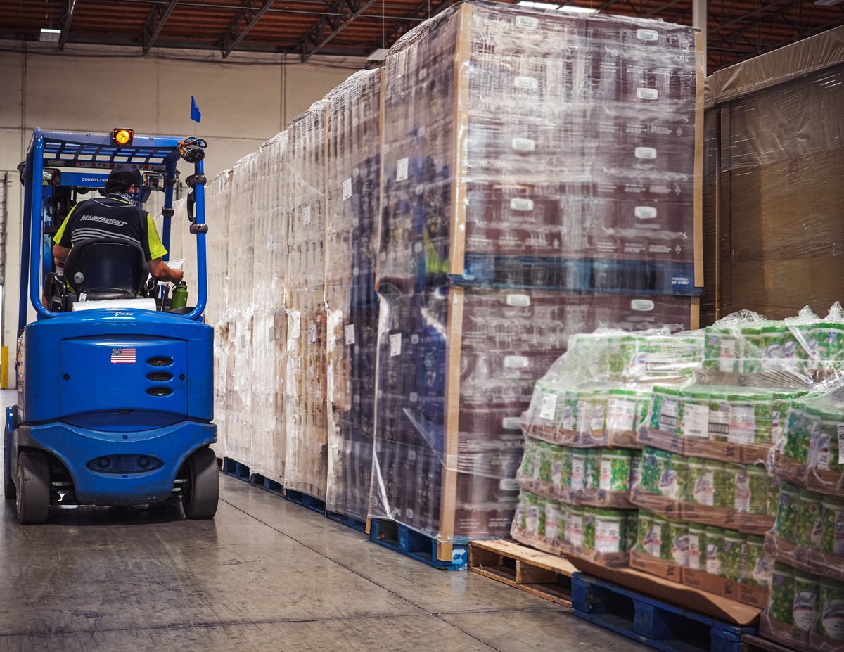 MF_Americas's tweet photo. Immaculate depots are just one way we demonstrate our pride in carefully transporting your goods, delivered in full, on time.

#MainfreightAmericas #100YearVision https://t.co/e6CN2TbA9j
