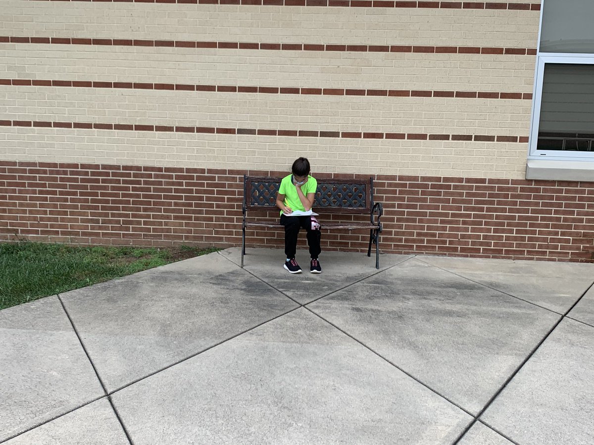 WertzsClass's tweet photo. Pre-assessments aren’t so bad when you get to complete them in our outdoor space! @NH_Elementary https://t.co/QORbKRTD64