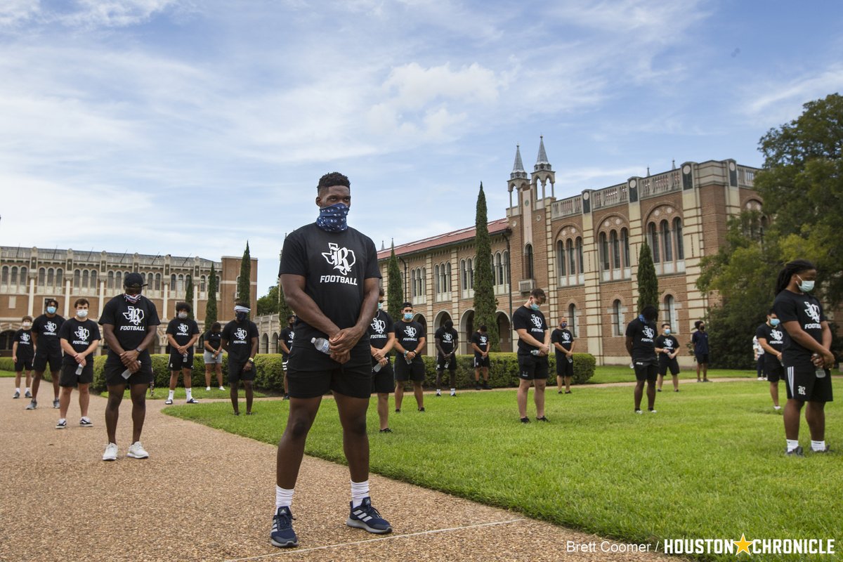 coomerchron's tweet photo. The @RiceFootball players march across campus as a show of unity by the team to protest systemic racism #BLM  #BlackLivesMatter @HoustonChron @RiceAthletics https://t.co/odvQ6ox6kB