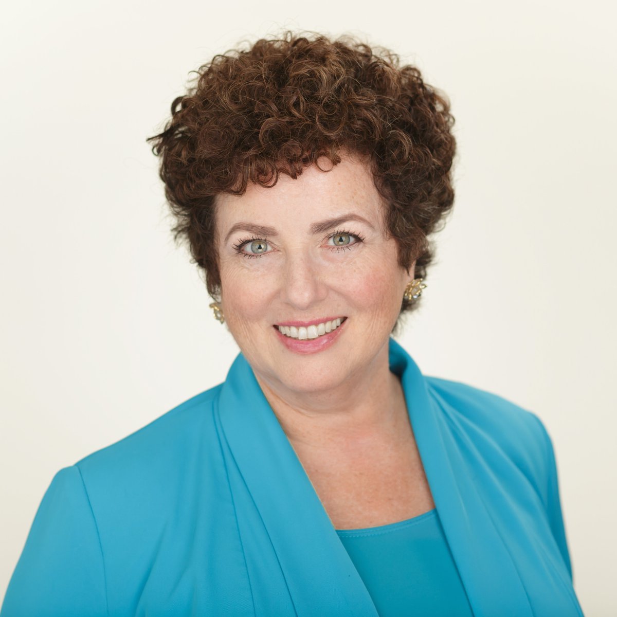 VenturePadWorks's tweet photo. FREE #LunchandLearn: Stay Visible During Troubled Times w/ @JillLublin  Jill shares proven secrets to boost cred &amp; increase visibility for U &amp; your brand during #Covid_19. Cost-effective short‐term doable tactics so U stand out &amp; get noticed. #zoomclass https://t.co/oSdMPGitgA https://t.co/YxASp8vz2F