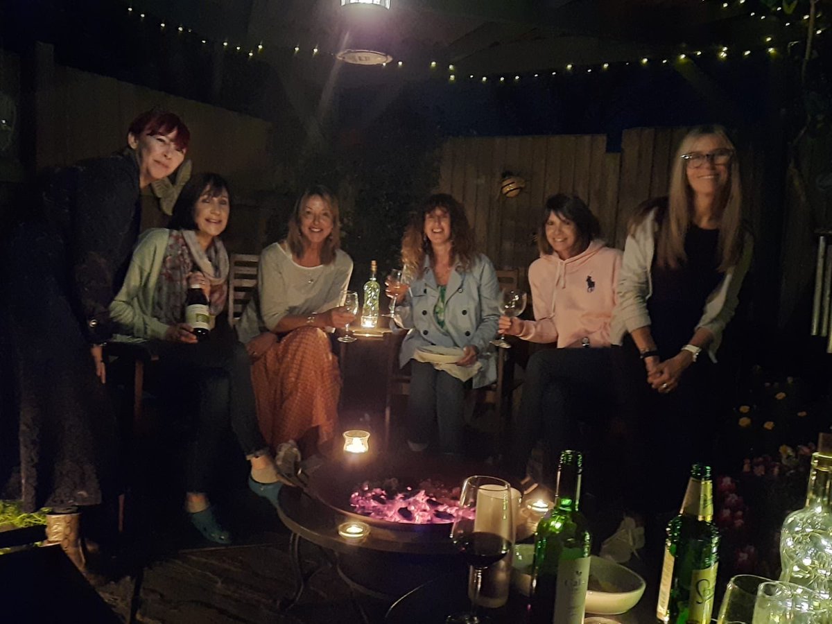amanda_konrath's tweet photo. Spent a gorgeous evening with friends that I first worked with 27 years ago! ❤️ #friendship #teaching #firstteachingjob https://t.co/jxg81Uybwg