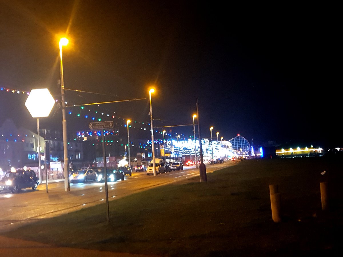 LusciouslipsLL's tweet photo. Welcome to Blackpool. #Blackpoollights #Blackpooltower #Blackpoolwheel #Blackpoolpleasurebeach #Blackpoolsouthpier
#Blackpoolseafront https://t.co/HsYkYqIPVd