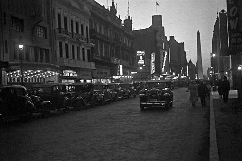 OldArg1810's tweet photo. La noche en la Buenos Aires de 1936. Estas fotografías fueron tomadas por Horacio Coppola en aquel año. https://t.co/kGhJzNQcxw