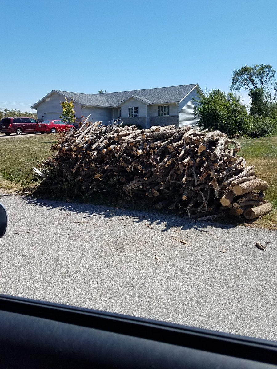 wibatman's tweet photo. This neighbor was such a show off.  #derecho #toomuchtimeonmyhands https://t.co/3Xkscbz9pF