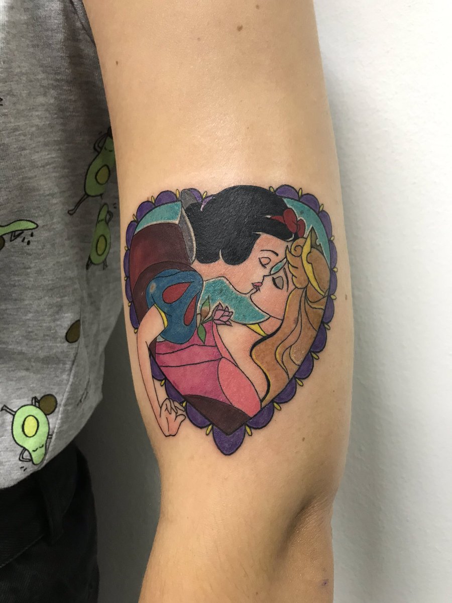 mire_tattoo's tweet photo. Princesas Disney!
Tatuaje realizado por @mire_tattoo .
#disney #tattoo #santako #santacolomadegramanet #belladurmiente #princesas #kiss #beso #summer #septiembre #tatuarte #ArtistoftheSummer https://t.co/629RE8W46J