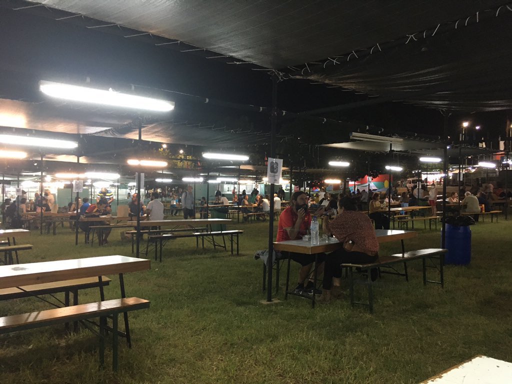 Jantar de alunos da católica // Festa avante 

Adivinham qual vai abrir telejornais amanhã e ter direito a cartazes da jsd??