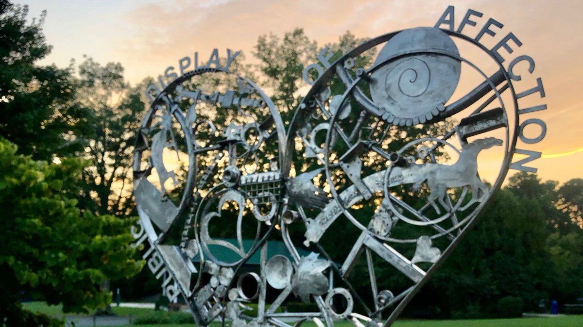 cltiscreative's tweet photo. #WhereAreWeInCLT? We are publicly displaying our affection for this PDA sculpture at Stumptown Park in Matthews! https://t.co/4ERP86FaOy